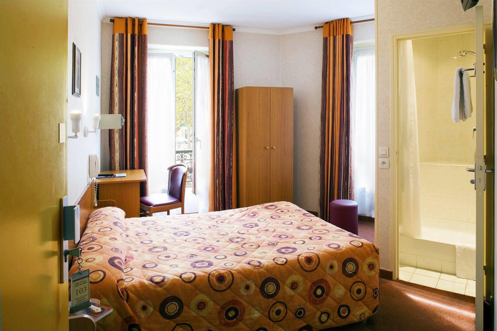 Hotel De La Place Des Alpes Paris Exterior photo